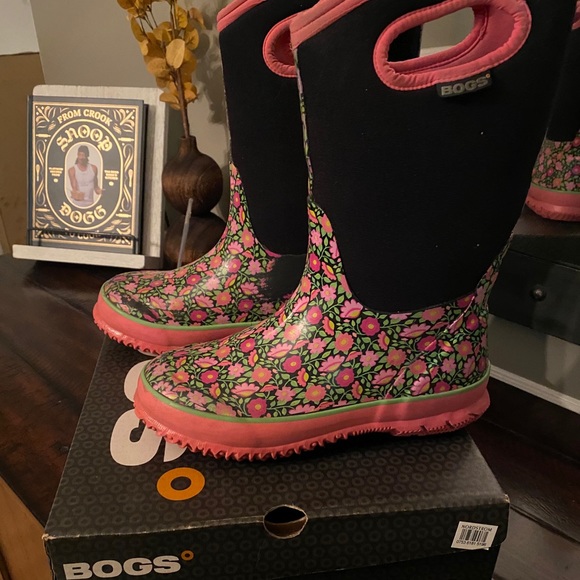 girls bogs size 4